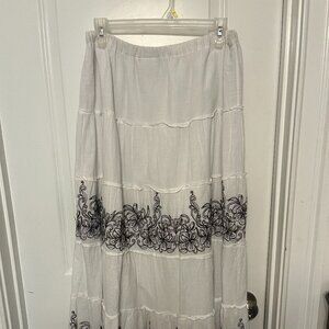 Vintage White Flowy Maxi Skirt with Embroidered Floral Design